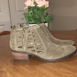 🌸Army Green Cutout Booties🌸
